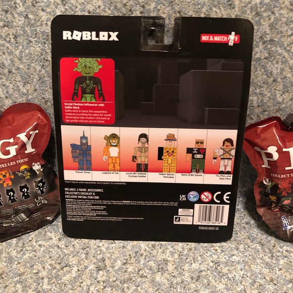 ROBLOX Social Medusa Influencer w/ Selfie Stick Action Fig Set + 2 Piggy figs!! - Picture 3 of 5